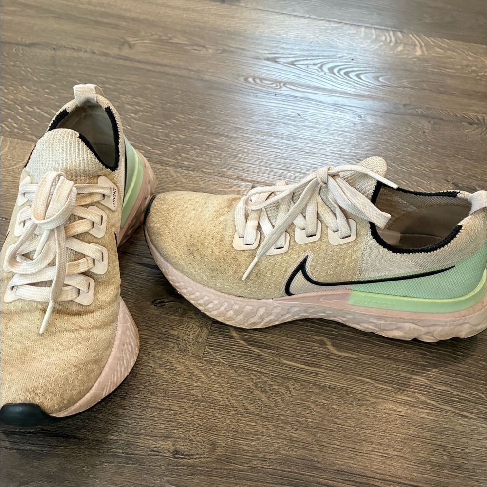 Nike Women's infinity react flyknit Running Shoes size 7